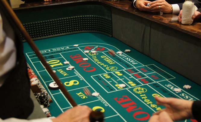 17-Year-Old Wins $300k Playing Craps At Casino, Looking For Someone To Cash In His Chips