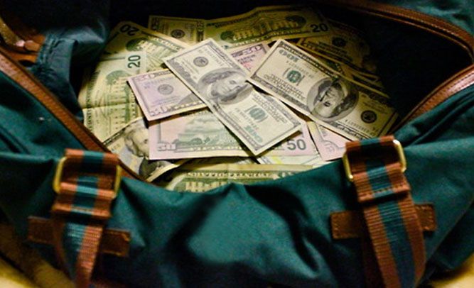 Gym Bags Filled With Cash Hidden In Chicago, Residents On City-Wide Scavenger Hunt