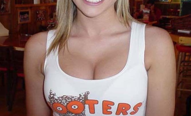 Man Sues Hooters After Server's Cleavage Triggers Heart Attack